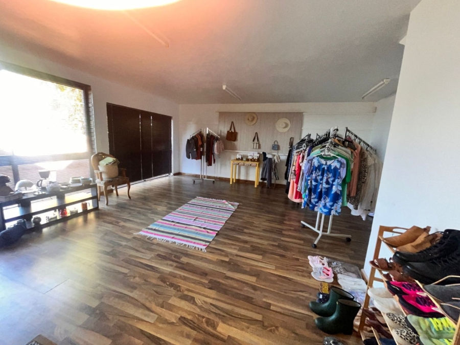 6 Bedroom Property for Sale in Wavecrest Eastern Cape